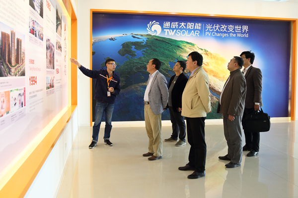 席書記一行參觀公司展廳_副本.jpg