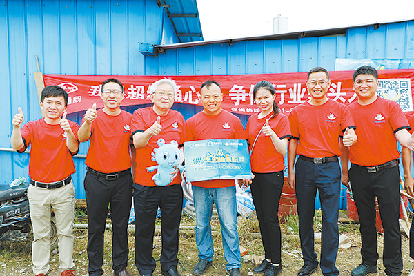 4、國務(wù)院特殊津貼專家、通威股份首席水產(chǎn)專家吳宗文為南昌養(yǎng)殖戶點(diǎn)贊.jpg